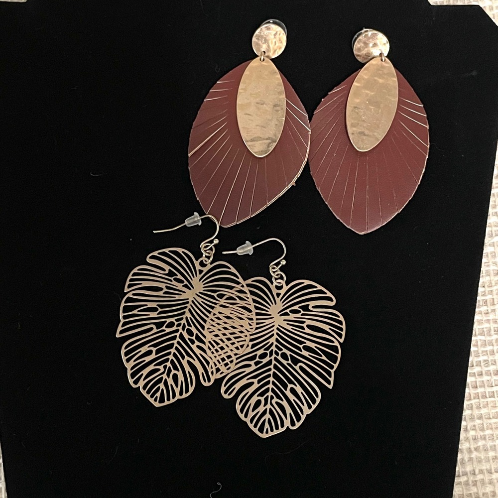Boho 2 pairs Dangle Earrings, Gold Burgundy Feather and Large Gold leaves